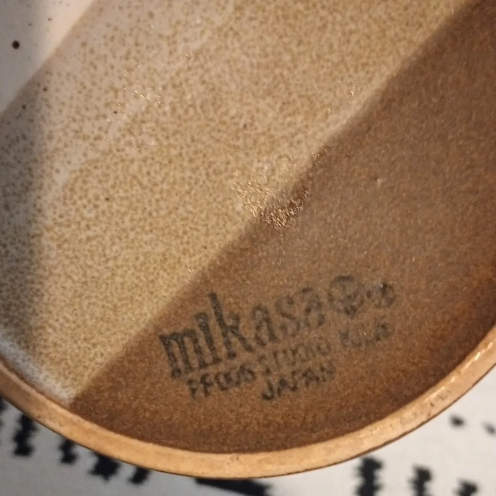 Mikasa Tan and Cream Ceramic Dish